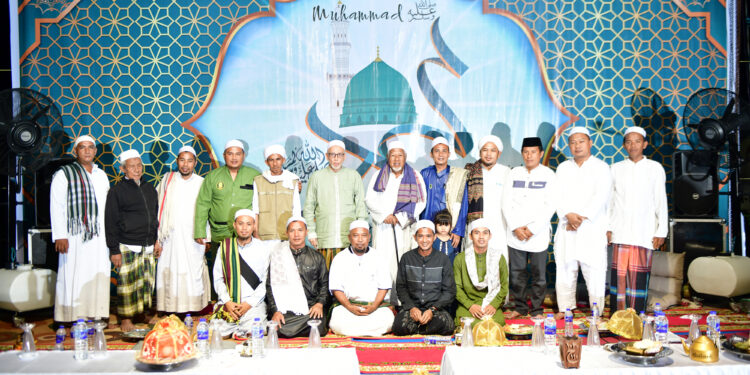 Para Habaib dan Alim Ulama pada Peringatan Maulid Nabi Muhammad SAW 1446 H. [ foto : Iyan Photowork ]