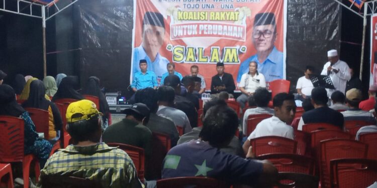 Paslon SALAM saat melakukan kampanye di Kec. Ratolindo. [ foto : Usman Ayahu ]