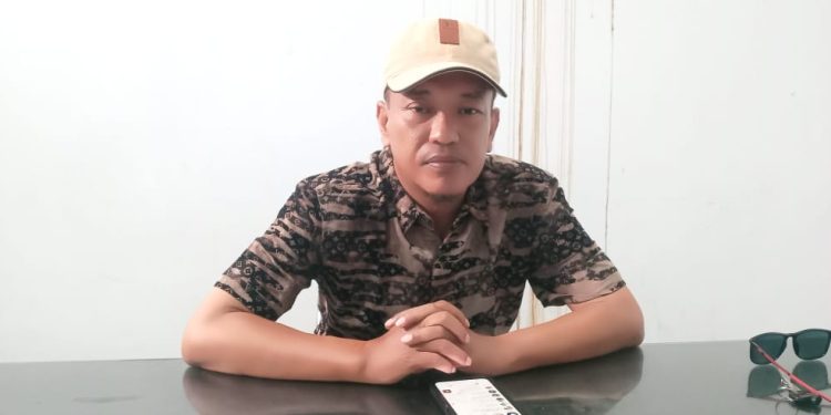 Sekcam Ratolindo, Dudi Indradi Muazammil, SH. [ foto : Usman Ayahu ]