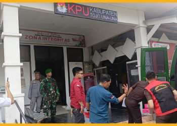 Foto : Kejari Touna melakukan penggeledahan di KPU, Selasa (9/12/2025)
