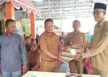 Foto : Serah Terima Jabatan Kades Sabo, disaksikan Camat, Kapolsek Ampana Tete, dan ketua BPD Desa Sabo, Selasa (16/12/2025).