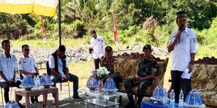 Peletakan batu pertama dilakukan oleh Sekretaris Daerah Touna, Alfian Matajeng, S.Pd., M.A.P., pada Rabu (10/12/2025)