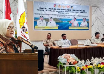 Wakil Bupati Tojo Una-Una, Hj. Surya, S.Sos., M.Si., resmimembuka Rakerkab KONI tOUNA 2025 , Kamis (11/12/2025).