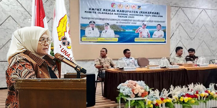 Wakil Bupati Tojo Una-Una, Hj. Surya, S.Sos., M.Si., resmimembuka Rakerkab KONI tOUNA 2025 , Kamis (11/12/2025).