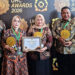 Wakil Bupati Tojo Una-Una, Hj. Surya, S.Sos., M.Si, Menerima Penghargaan UHC Awards 2026 bersama Kepala Dinas Kesehatan dan Kepala BPJS Kesehatan Kabupaten Tojo Una-Una. di Jakarta, Selasa (27/1/2026).