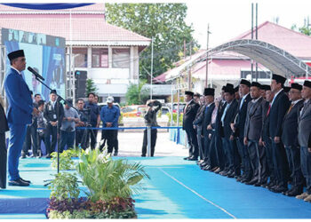 Gubernur Sulawesi Tengah Anwar Hafid & Wakil Gubernur Reny A. Lamadjido, Lantik pejabat administrator (Eselon III), pengawas (Eselon IV), dan pejabat fungsional di Lapangan Pogombo, Kantor Gubernur Sulawesi Tengah, Kamis (15/1/2026).