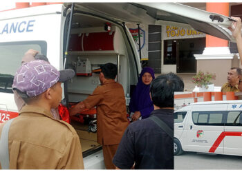 Mobil layanan kesehatan tersebut diperlihatkan langsung oleh Bupati Tojo Una-Una Ilham Lawidu, S.H., di halaman Kantor Bupati Tojo Una-Una, Selasa (12/1/2026)