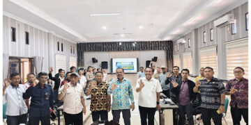 Kegiatan Sosialisasi Awal Masyarakat Kajian Penetapan Garis Sempadan Danau Banano yang dilaksanakan oleh Balai Wilayah Sungai (BWS) Sulawesi III Palu bersama Satuan Kerja Operasi dan Pemeliharaan Sumber Daya Air Sulawesi III, di Desa Banano, Kecamatan Tojo, Kamis (22/1/2026).