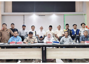 Wakil Bupati Tojo Una-Una, Hj. Surya, S.Sos., M.Si., saat menghadiri Rapat Teknis Sinkronisasi Review Dokumen Lingkungan UKL/UPL Program Pembangunan Sekolah Rakyat yang berlangsung di ruang rapat Kantor Bupati, Jumat (23/1/2026).