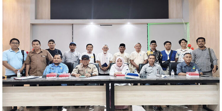 Wakil Bupati Tojo Una-Una, Hj. Surya, S.Sos., M.Si., saat menghadiri Rapat Teknis Sinkronisasi Review Dokumen Lingkungan UKL/UPL Program Pembangunan Sekolah Rakyat yang berlangsung di ruang rapat Kantor Bupati, Jumat (23/1/2026).