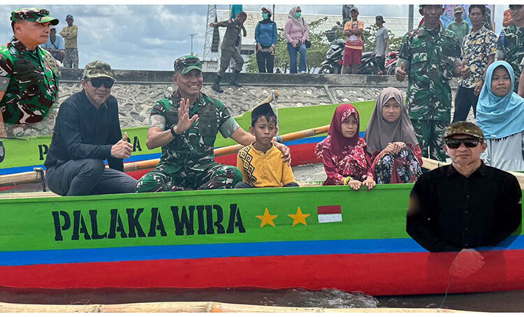 Pangdam XXIII/Palaka Wira didampingi Bupati Tojo Una-Una, serahkan bantuan perahu ketinting diwilayah Kepulauan Tojo Una-Una. Kamis (27/2/2026).