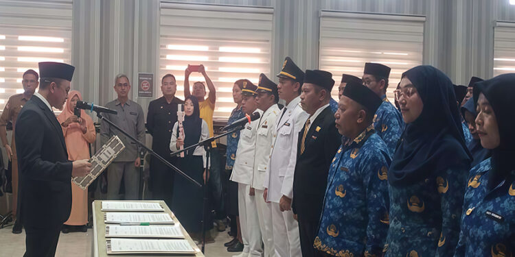 Bupati Tojo Una-Una, Ilham Lawidu, S.H., melantik satu pejabat pimpinan tinggi pratama, 17 pejabat administrator, 12 pejabat pengawas, serta tujuh kepala puskesmas. Senin, 9 Maret 2026