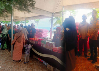 Kadis Iwan Mohammad pantau Operasi Pasar Murah di Lokasi Taman JH Ampana Kota, jumat (13/3/2026)