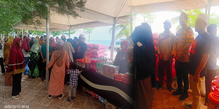 Kadis Iwan Mohammad pantau Operasi Pasar Murah di Lokasi Taman JH Ampana Kota, jumat (13/3/2026)