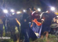 Foto (HW) : Evakuasi mayat warga Desa Tete B. Senin malam.(9/3/2026)