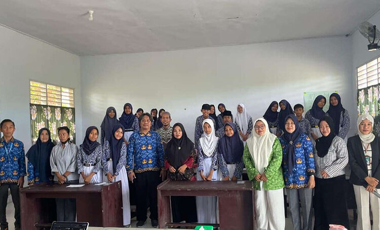 Fatayat NU Touna dan DPD IpeKB Ratolindo Kolaborasi Bentuk SSK dan BRUS, Rabu, 9 /4/2026, di SMP Alkhairaat.