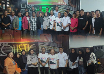 Sesi pembekalan peserta UNAR 2026 di Aweng Coffee, Jumat malam (10/4)