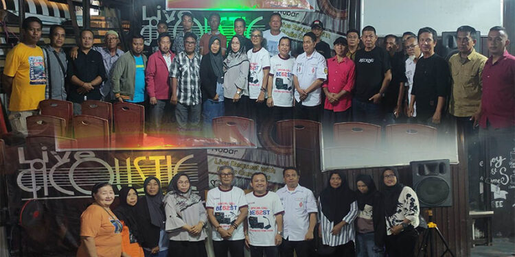 Sesi pembekalan peserta UNAR 2026 di Aweng Coffee, Jumat malam (10/4)