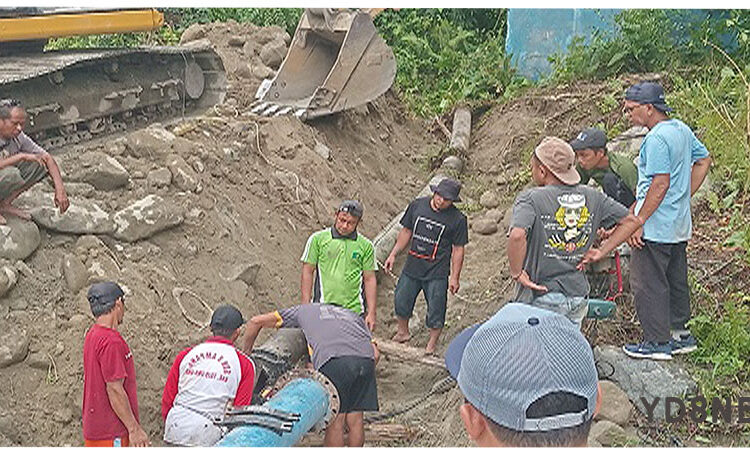 Perumda Ue Tanah Tojo Una-Una mengebut perbaikan pipa distribusi air bersih yang mengalami kerusakan di Sungai Saluaba, Kecamatan Ampana Kota,  Sabtu, 18 April 2026