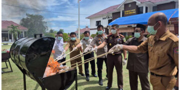 Pemusnahan Barang Bukti Perkara Tindak Pidana Umumyang Telah Berkekuatan Hukum Tetap (Incracht) Oleh Kejari Tojo Una-Una. Senin , 11 Mei 2026,