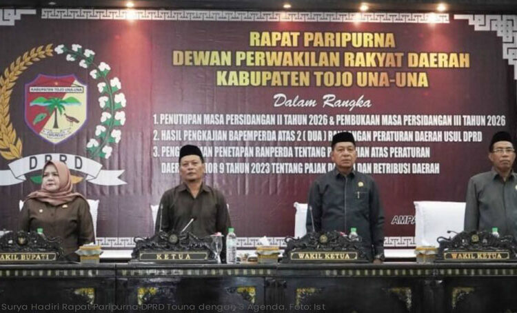 Hj. Surya, S.Sos., M.Si., menghadiri Rapat Paripurna DPRD Kabupaten Tojo Una-Una yang membahas dua rancangan peraturan daerah (Ranperda) strategis di ruang sidang utama DPRD Kabupaten Tojo Una-Una, Rabu, 20 Mei 2026.