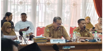 Sekretaris Daerah (Sekda) Kabupaten Tojo Una-Una, Alfian Matajeng, S.Pd., M.AP., hadir langsung mewakili Pemerintah Daerah dalam Rapat Dengar Pendapat (RDP) lintas sektor yang digelar oleh Komisi III DPRD Tojo Una-Una pada Senin, 15 Juni 2026