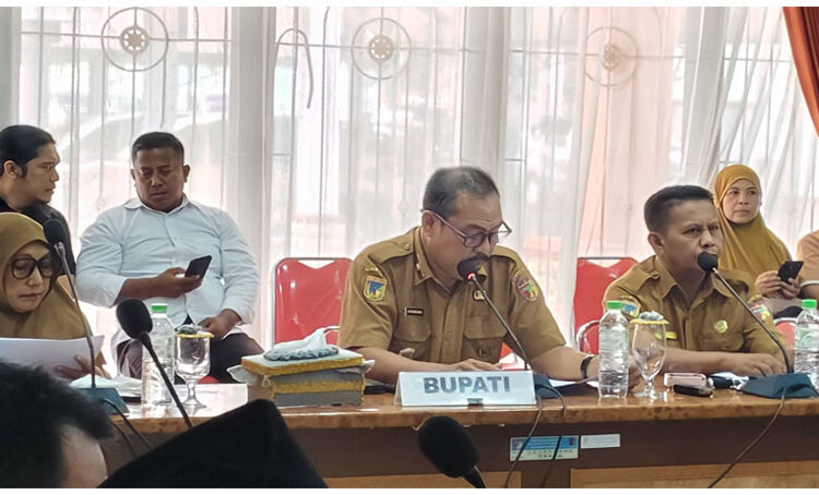 Sekretaris Daerah (Sekda) Kabupaten Tojo Una-Una, Alfian Matajeng, S.Pd., M.AP., hadir langsung mewakili Pemerintah Daerah dalam Rapat Dengar Pendapat (RDP) lintas sektor yang digelar oleh Komisi III DPRD Tojo Una-Una pada Senin, 15 Juni 2026
