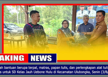 FOTO: Sejumlah bantuan berupa terpal, matras, papan tulis, dan perlengkapan alat tulis diserahkan secara simbolis untuk SD Kelas Jauh Uebone Hulu di Kecamatan Ulubongka, Kabupaten Tojo Una-Una, Senin (3/8/2026).